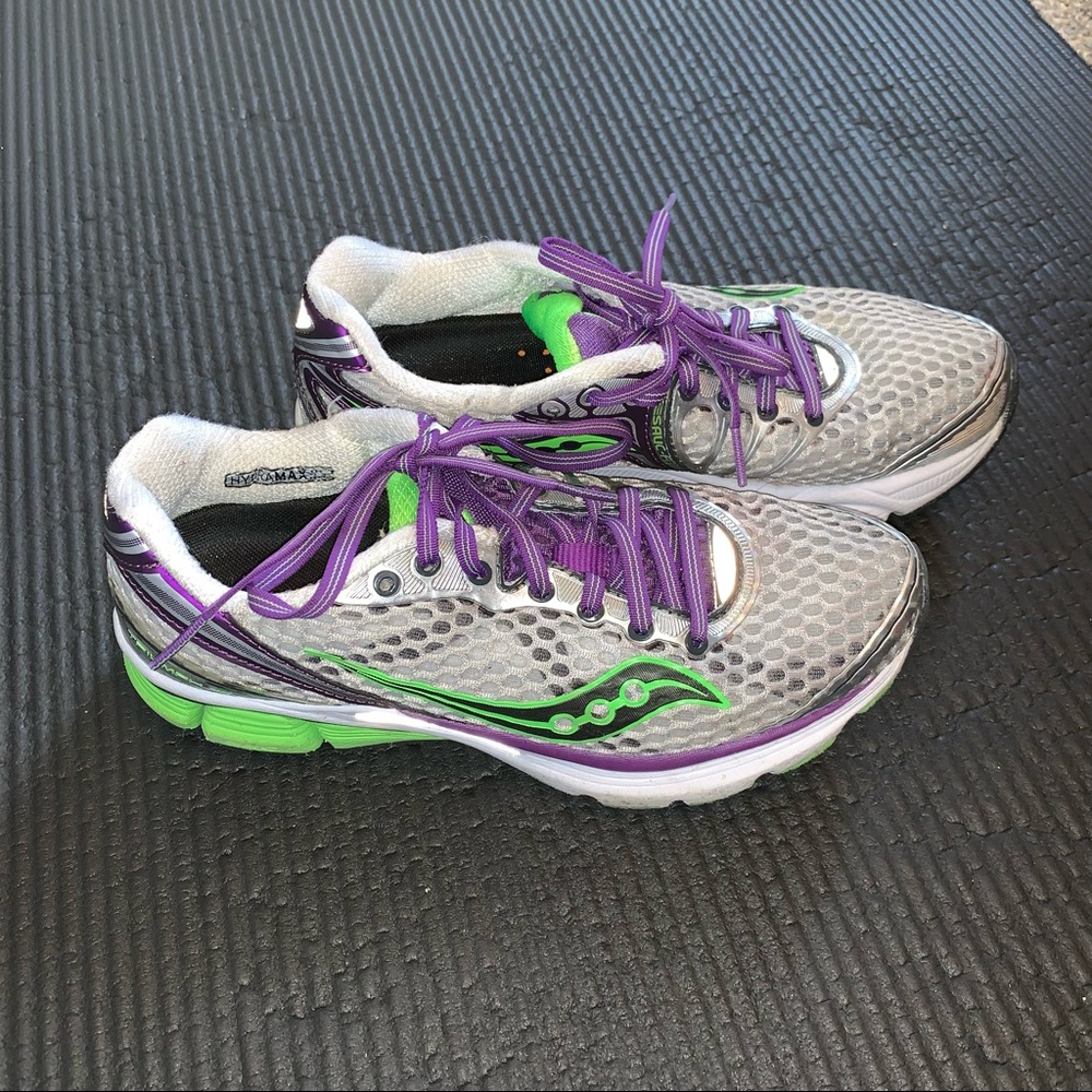 Saucony Triumph 10 Tennis Shoes